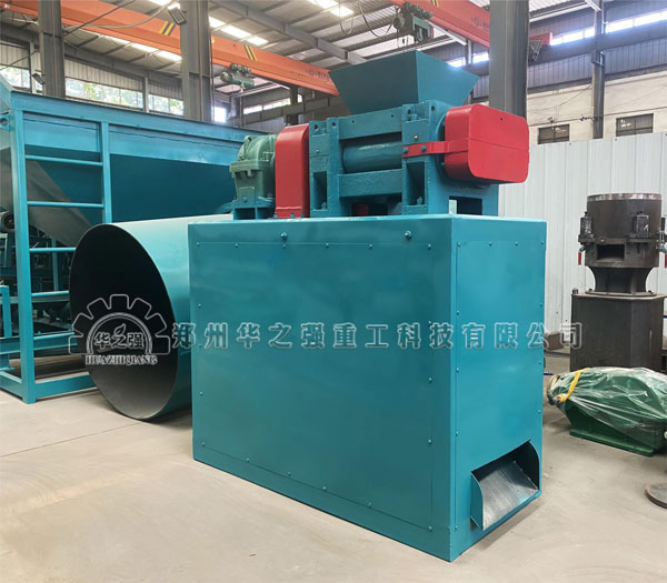 華之強(qiáng)工廠實(shí)拍硫酸銨對(duì)輥擠壓造粒機(jī)圖